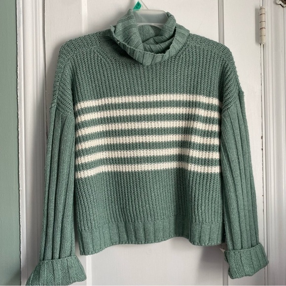 NWT - Juniors' SO Cropped Textured
Turtleneck Sweater Size: Large - Picture 3 of 5